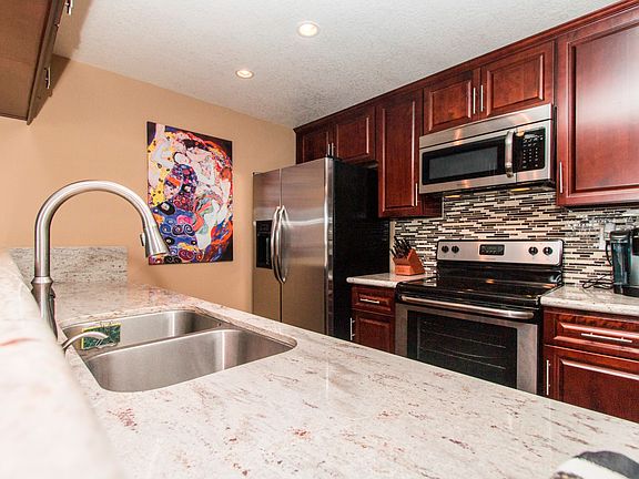 5th image of 420 Redondo Ave Unit 102