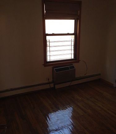 4th image of 256 Bedford Ave