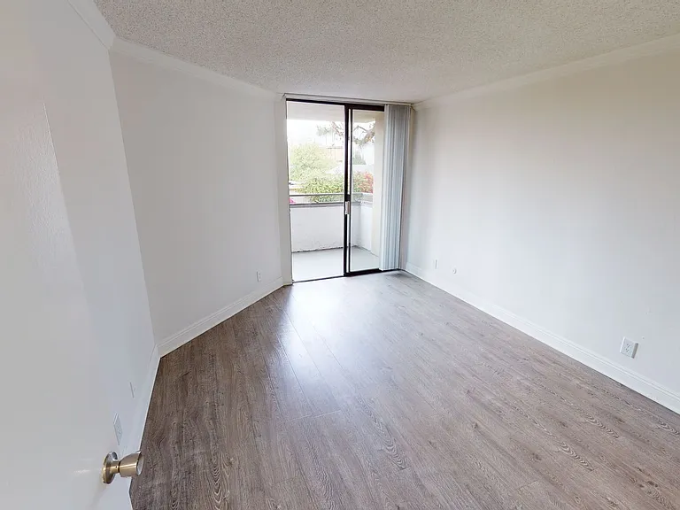 5th Street Apartments — Photo 20
