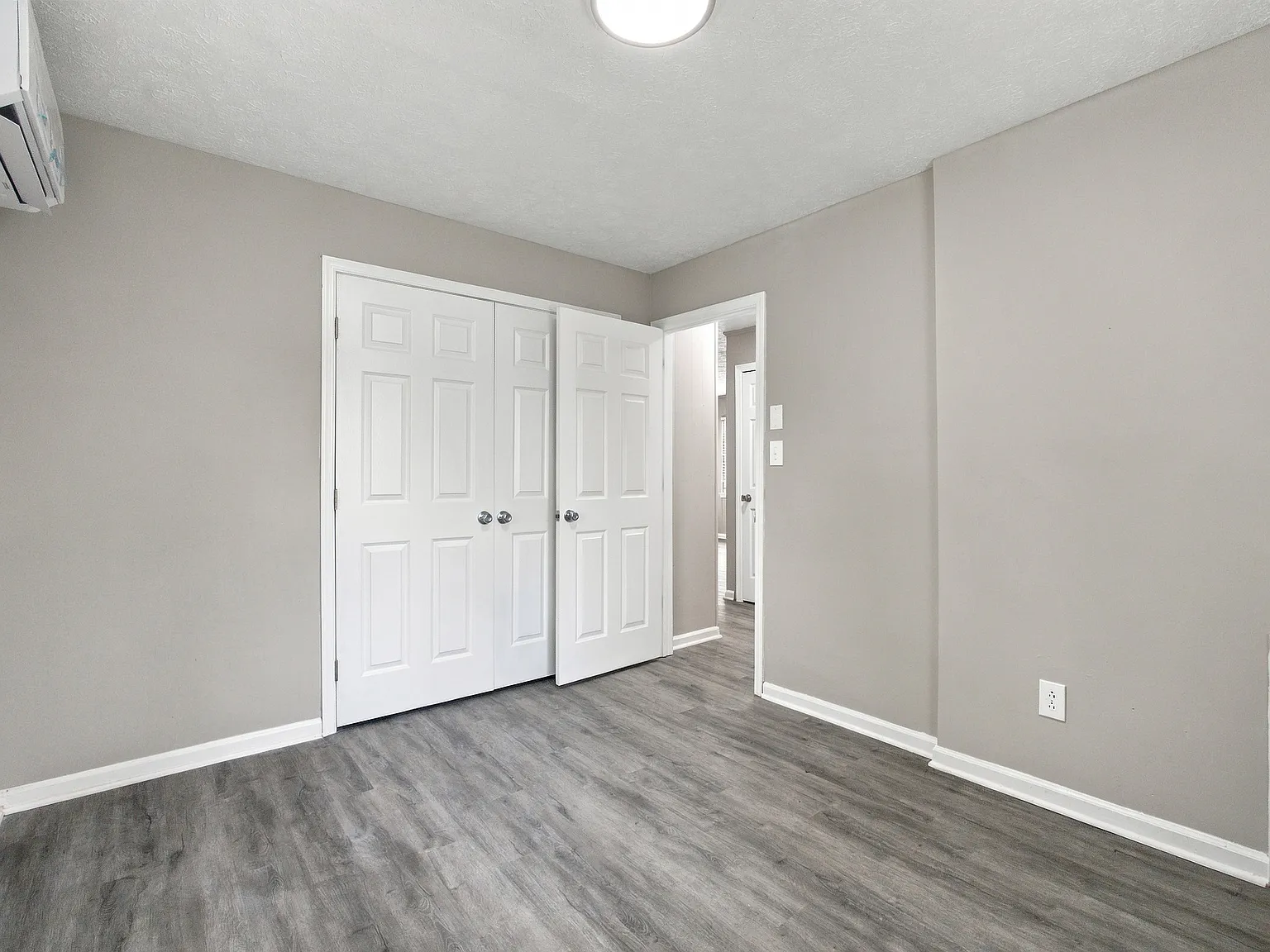 2 bed, 9912 sqft, $995 — Photo 4