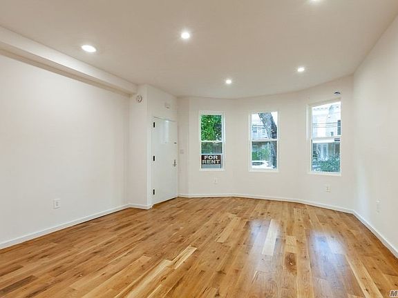 5th image of 10418 89th Ave