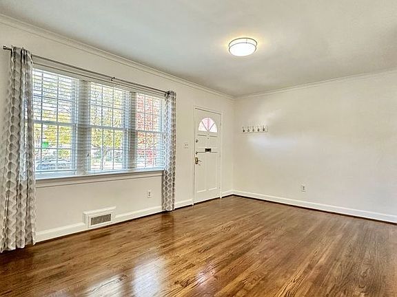 4th image of 1818 Leslie Ave