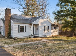 910 Lakeview Dr, Scottsburg, IN 47170