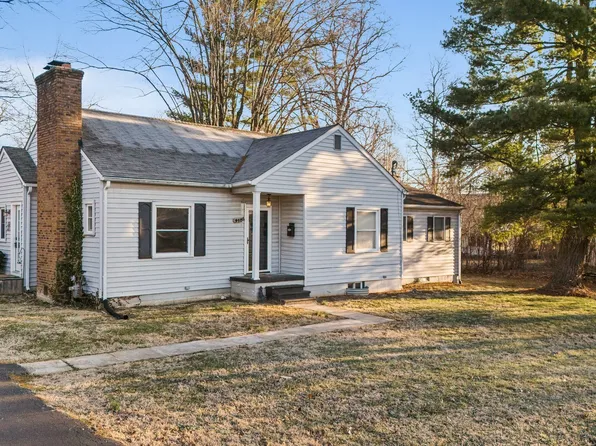 910 Lakeview Dr, Scottsburg, IN 47170