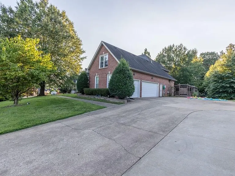 735 Courtland Ave — Photo 10