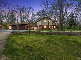 11111 Hibner Rd, Hartland, MI 48353