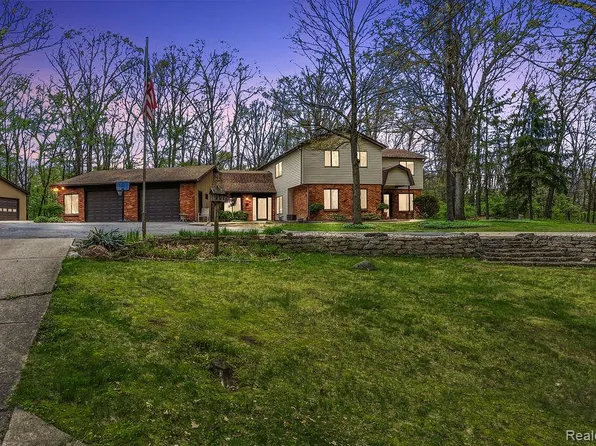 11111 Hibner Rd, Hartland, MI 48353