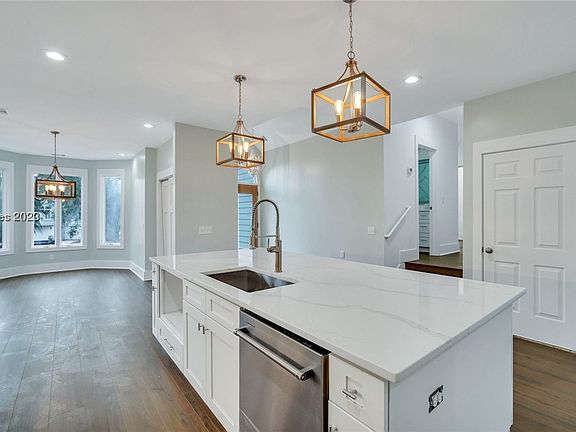 4th image of 64 Royal Pointe Dr