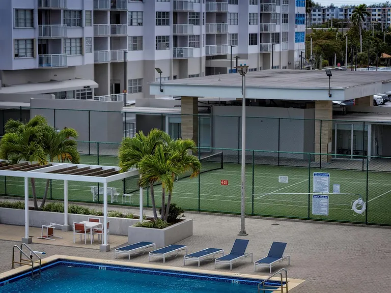 18081 Biscayne Blvd #403 — Photo 27