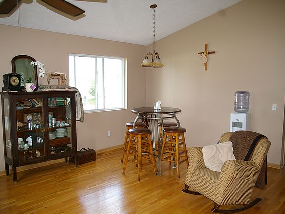 5th image of 340 Prairie Run Dr NE
