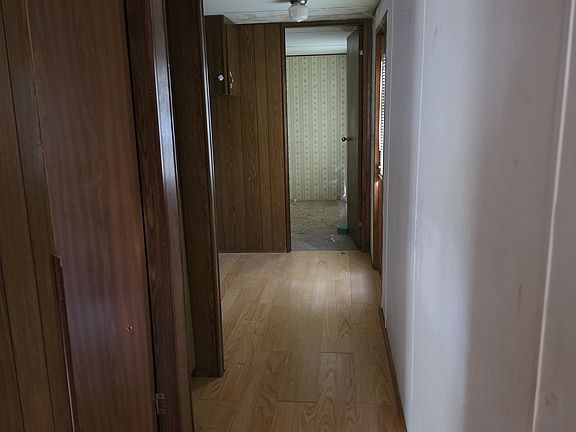 3rd image of 415 Woody Rd #2