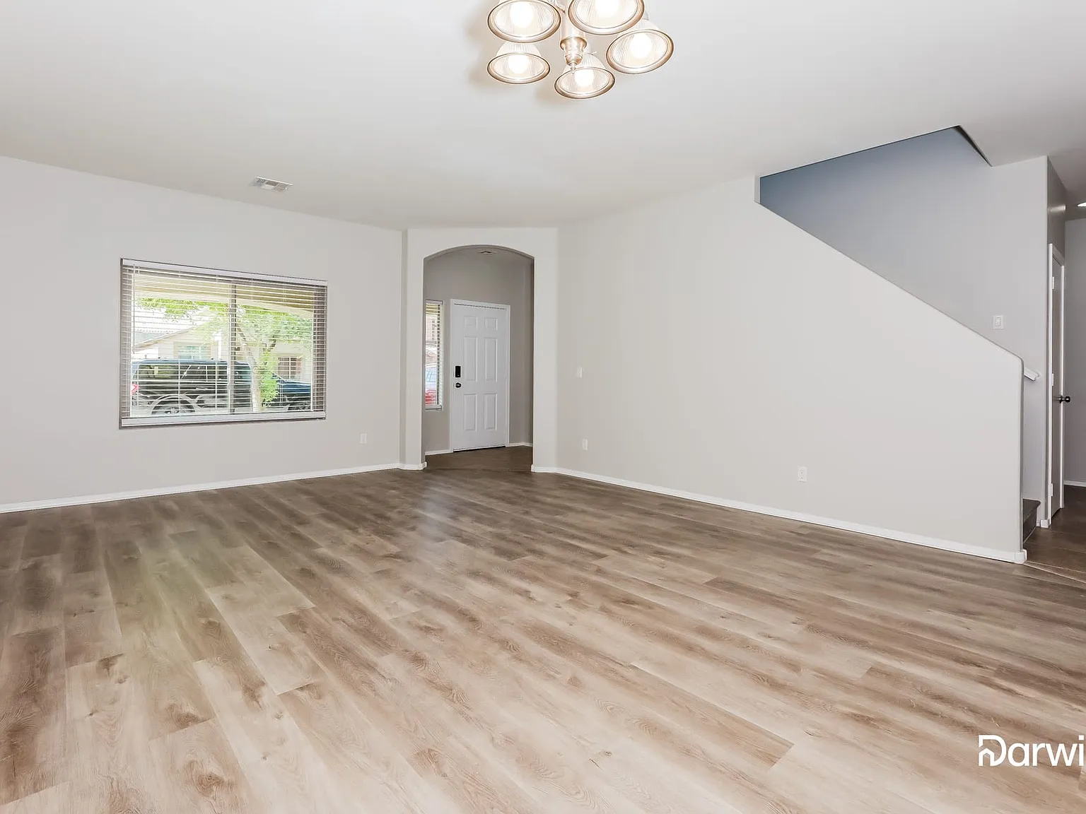 5 bed, 2.5 bath, 3166 sqft, $2,400 — Photo 4