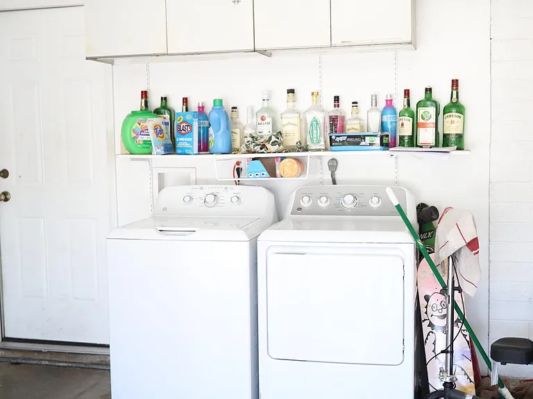 22 E Fairmont Dr — Photo 17