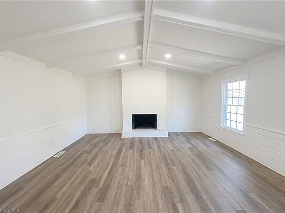 3rd image of 1495 S Peace Haven Rd