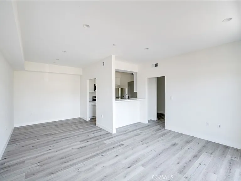 14526 Hartland St #103 — Photo 7