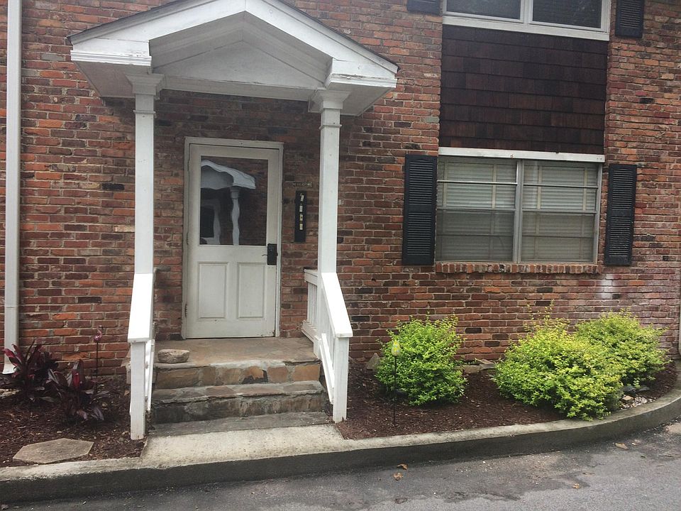 Entry ; Unit on bottom right