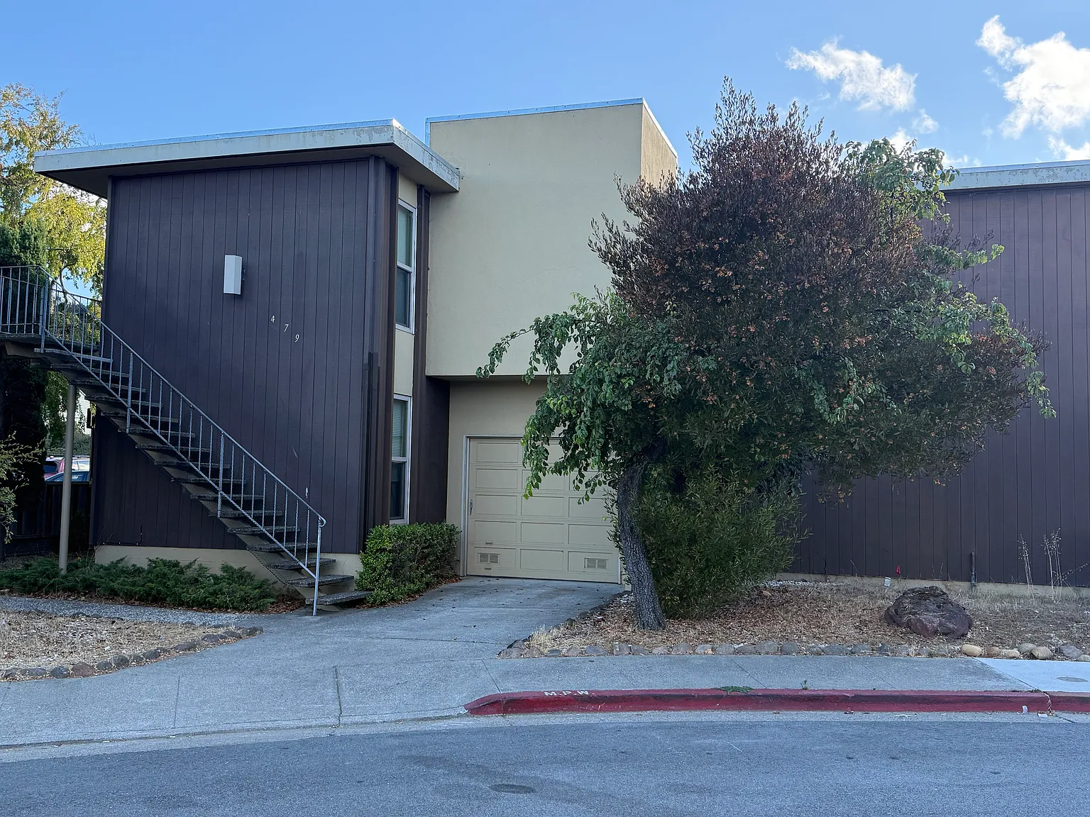 2 bed, 900 sqft, $3,100 — Photo 1