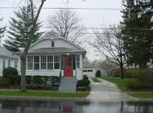 487 Park St, Elgin, IL 60120