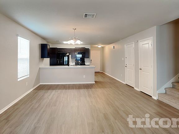 3rd image of 421 Moonvine Way