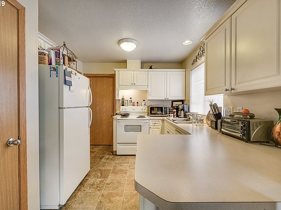 5th image of 6700 NE 55th St