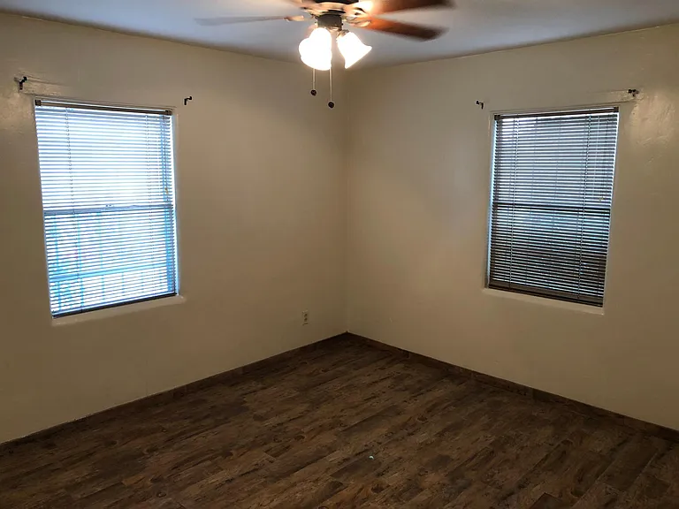 1419 E Hedrick Dr — Photo 10