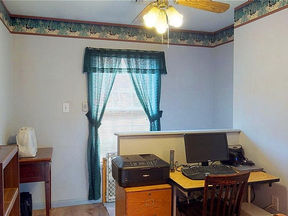 Bonus room/office space