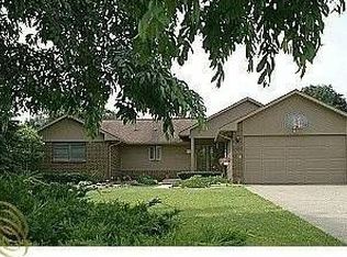 1786 Majon Dr, Highland, MI 48356