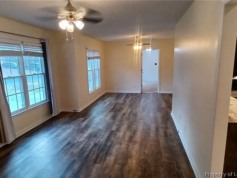 211 Sheffield Ct — Photo 12