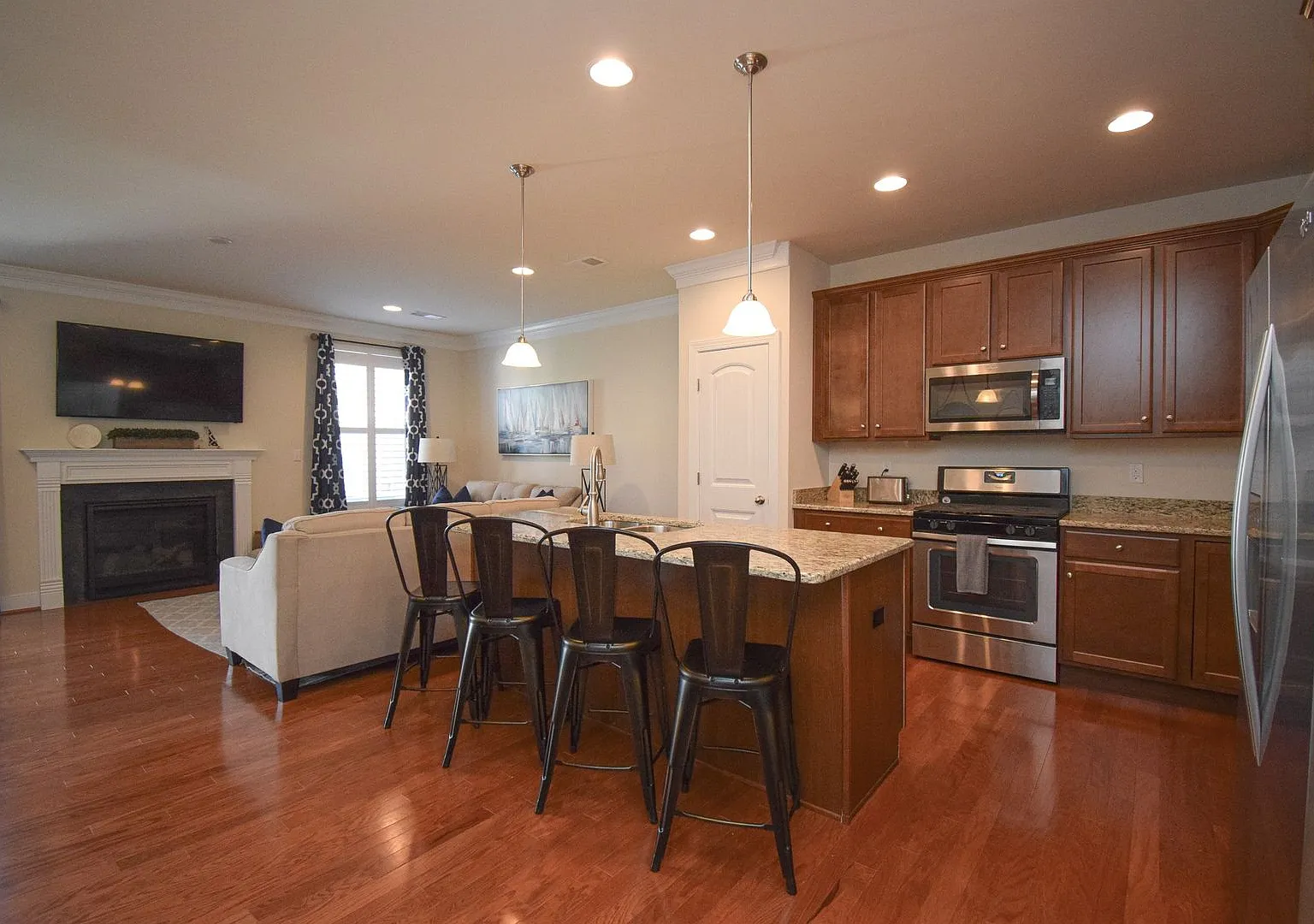 Fully Furnished Sawgrass Town Home - Year Round — Photo 4