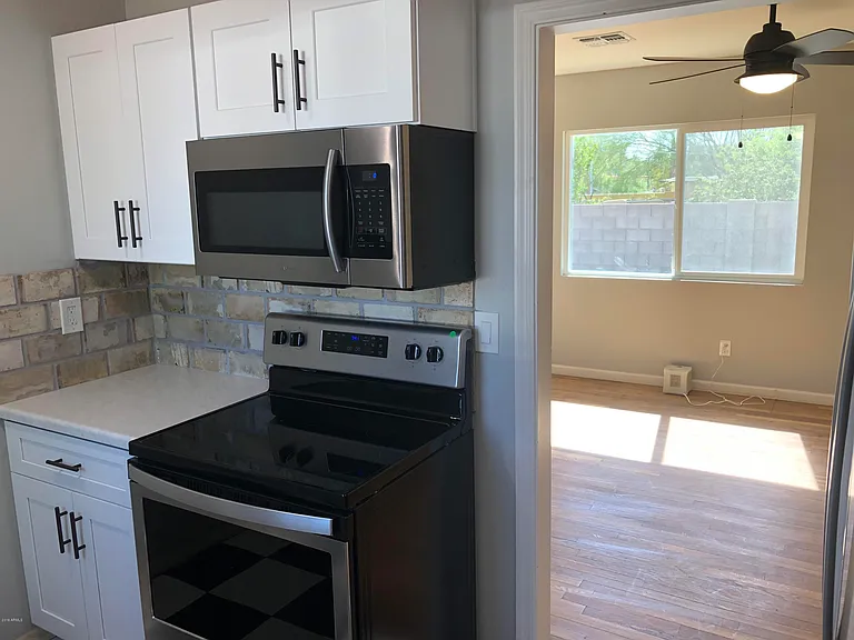 725 E Moreland St — Photo 7