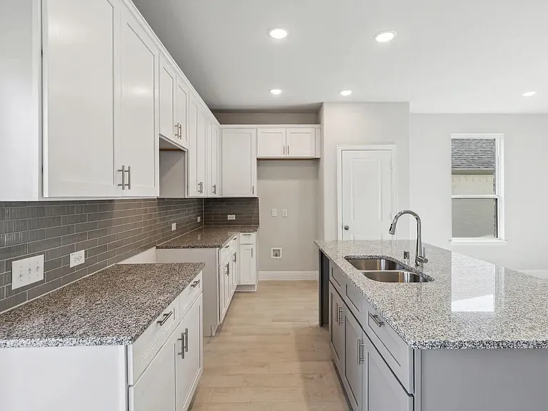 905 Sicily Blvd — Photo 7