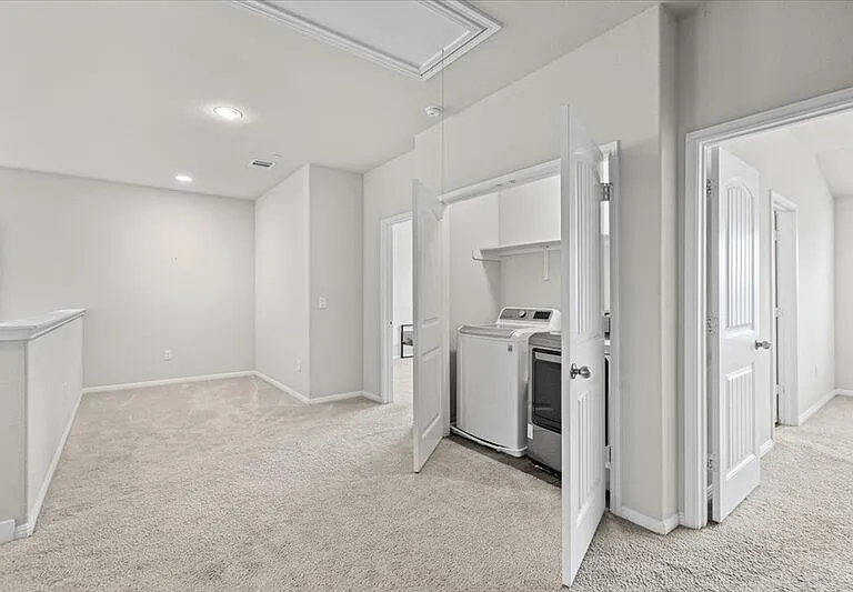 516 E Slaughter Ln — Photo 31
