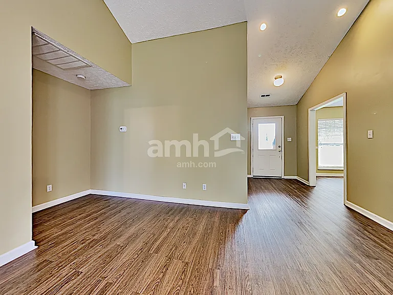 1423 Newbury Ln — Photo 8