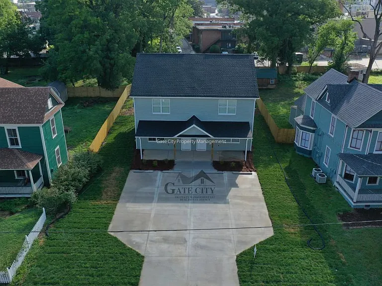 306 Oakwood St — Photo 10