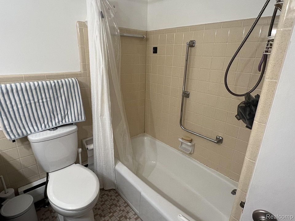 2820 Woodslee Dr Apt 107, photo 11