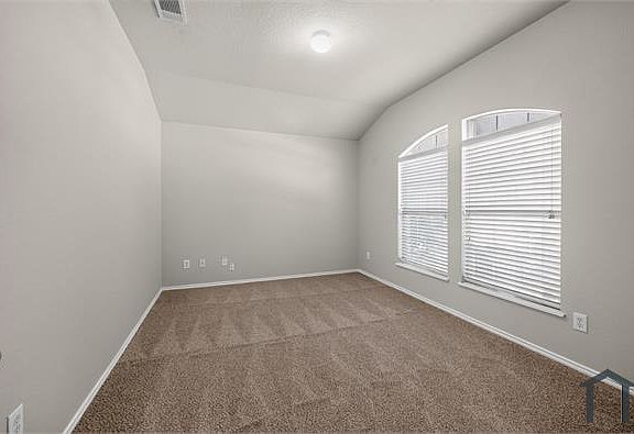 3rd image of 515 Harding Ln