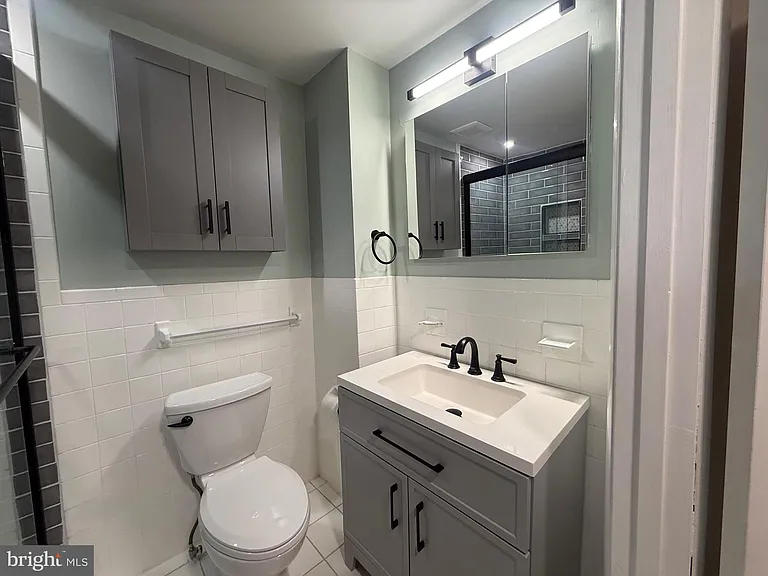 367 E Hector St — Photo 11