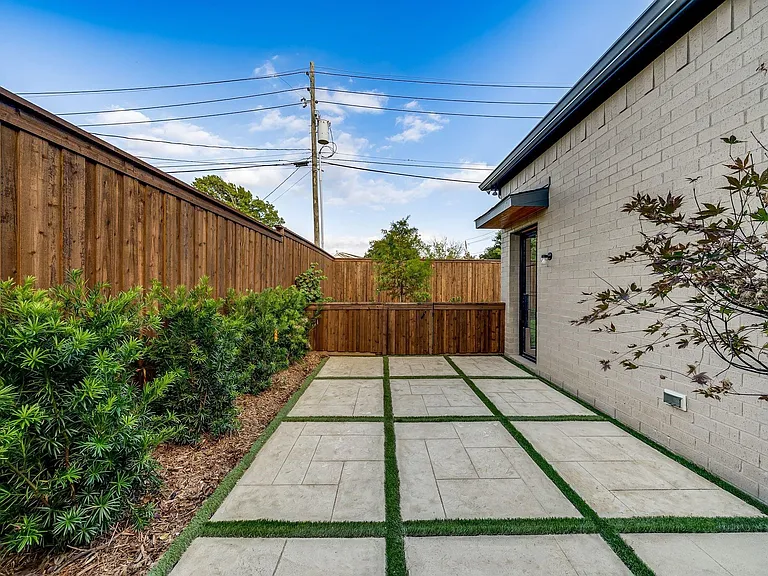 10050 Gooding Dr — Photo 39