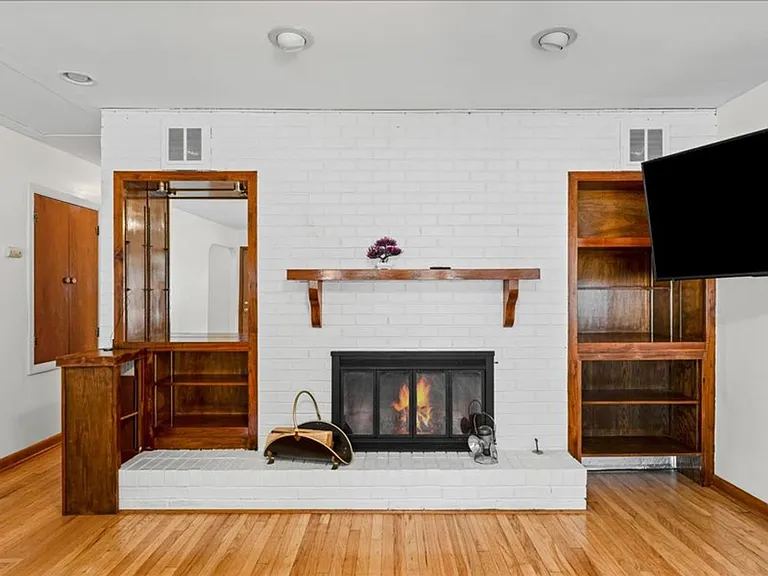101 W Cypress St — Photo 6