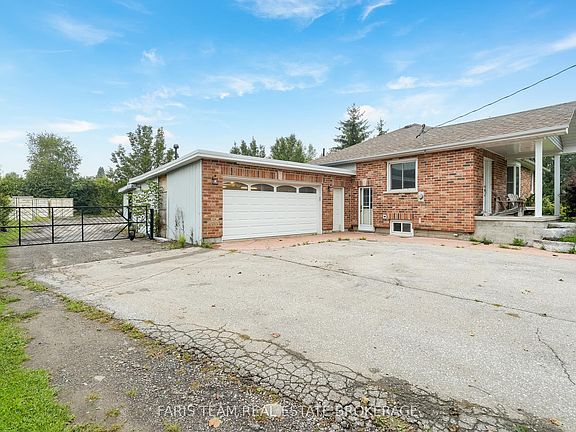 3rd image of 2656 Rundle Rd