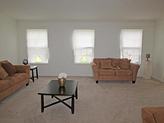 5th image of 665 Sleigh Ct