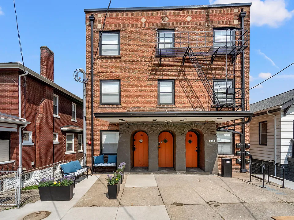217 W 13th St #2B