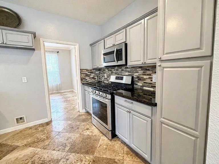 14302 Ardwell Dr — Photo 24