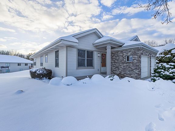 5th image of 3590 Brook Point Dr