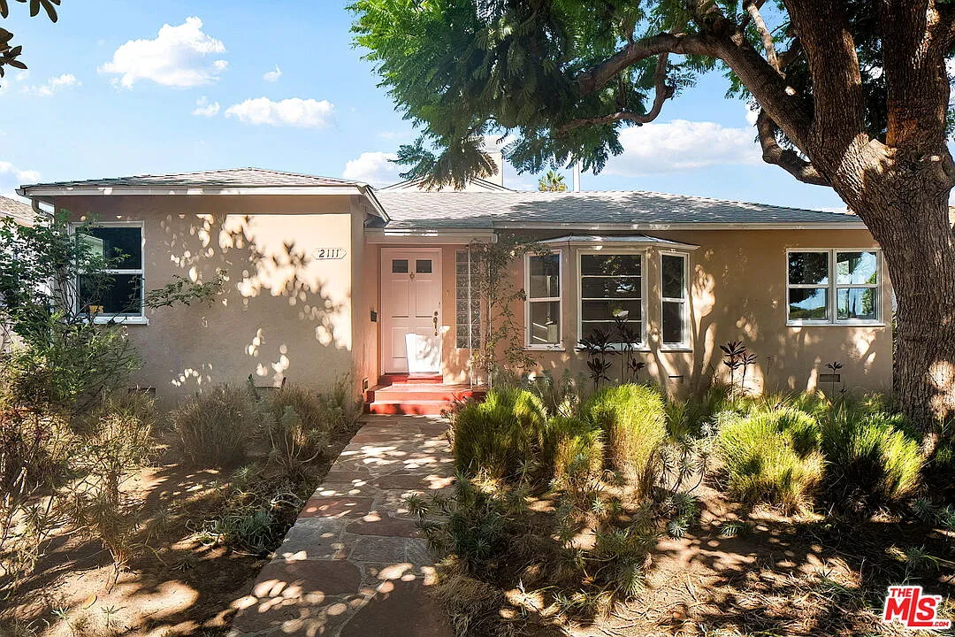 3 bed, 2.0 bath, 2023 sqft, $9,500 — Photo 4