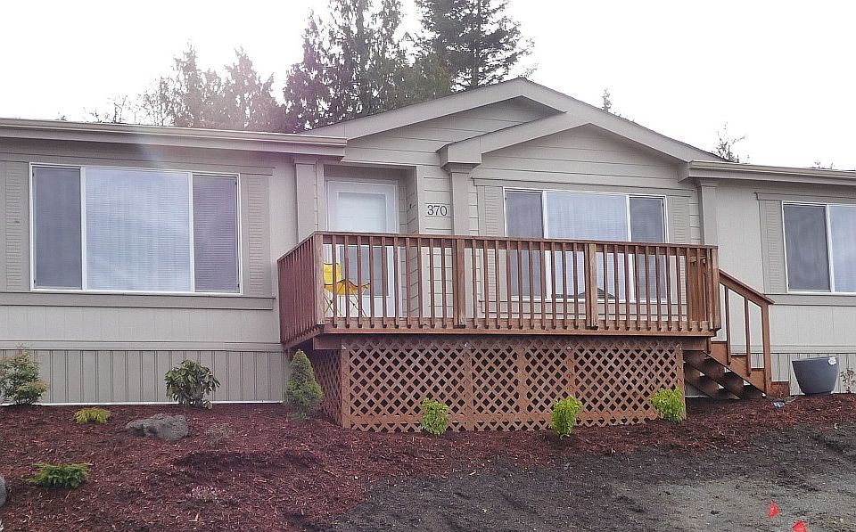 1st image of 370 E Bluff Dr