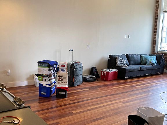 5th image of 3421 Richmond St APT 212