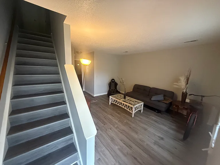 199 Kristin Dr #B — Photo 9