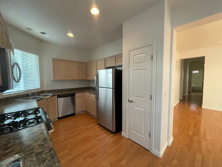 5358 Desert Peach Dr — Photo 6