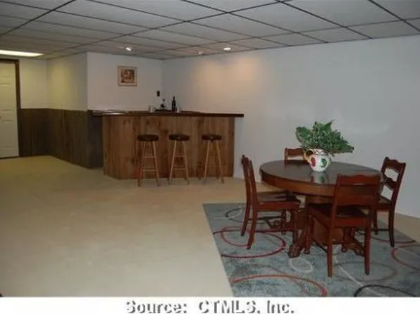 7 Bayberry Ct, Cromwell, CT 06416